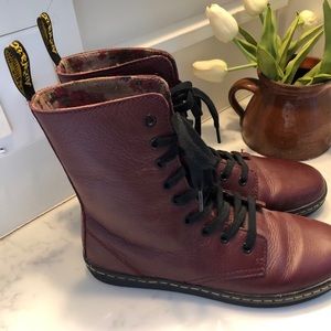 Dr Martens women Leather Stratford Boots size 8